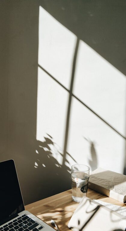 Simple Tips for Creating a Relaxing and Productive Home Office Space
